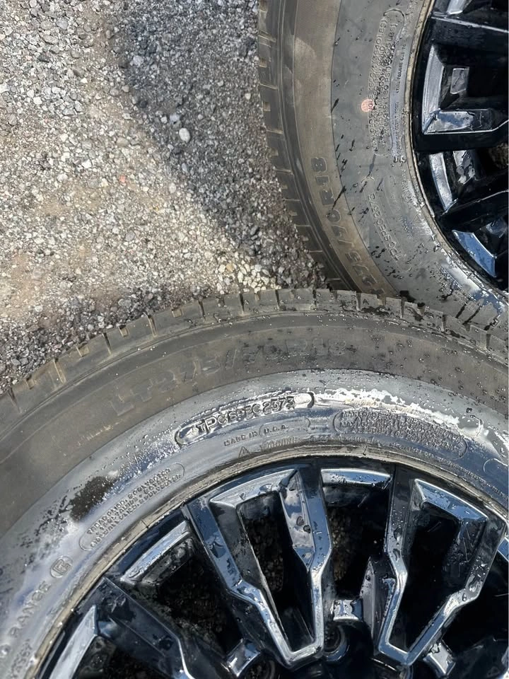 18” OEM Silverado/Sierra 2500HD/3500HD Rims on Michelin Tires - photo 4
