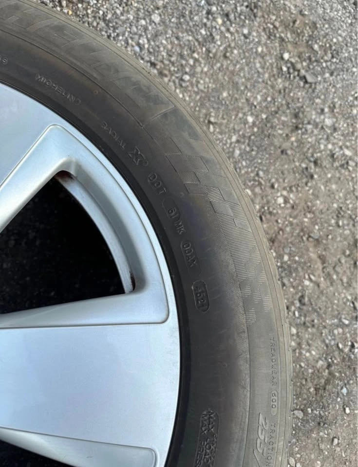 Set of OEM 19” Porsche Cayenne Rims on Michelin Tires - photo 5