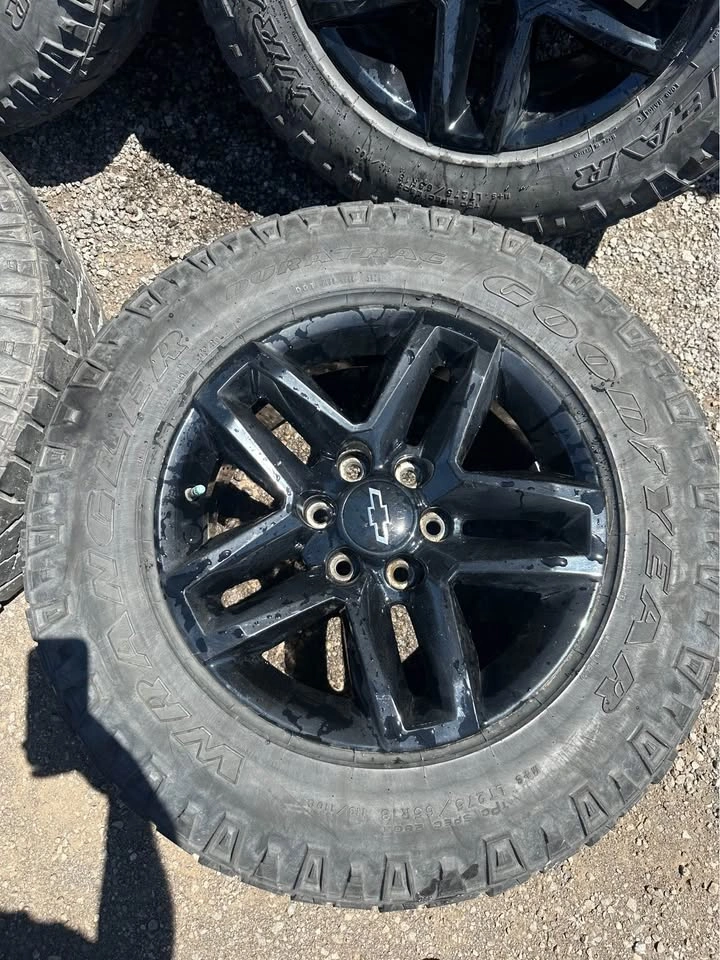 Set of OEM 18” Chevrolet Silverado 1500 Trail Boss Rims - photo 4