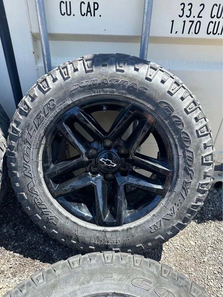 Set of OEM 18” Chevrolet Silverado 1500 Trail Boss Rims - photo 5