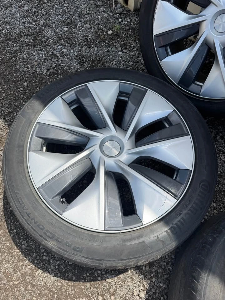 Set of OEM 19” Tesla Model Y Gemini Rims on Continental Tires - photo 4
