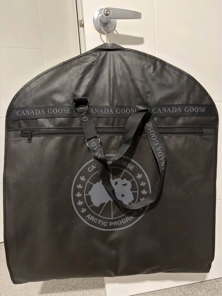 Canada Goose Black Puffer Jacket brand new - photo 2