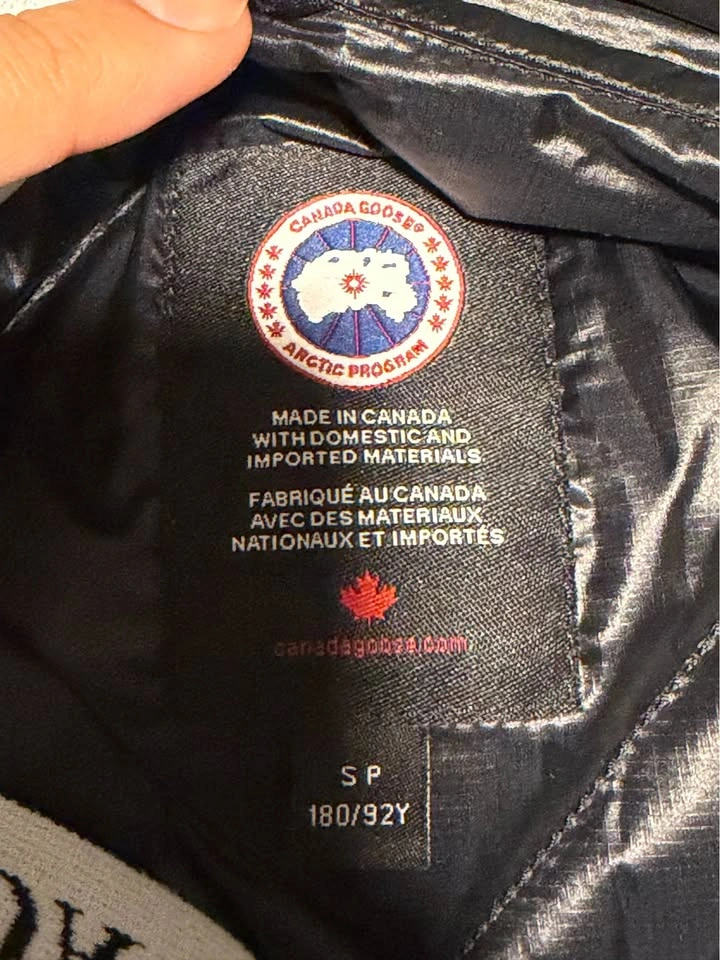 Canada Goose Black Puffer Jacket brand new - photo 3