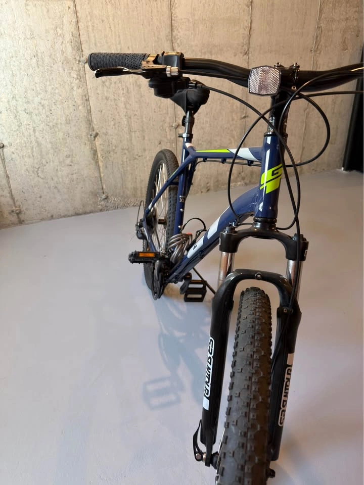 GT Aggressor Pro Mountain Bike 21 Speed (Brand New) - photo 2