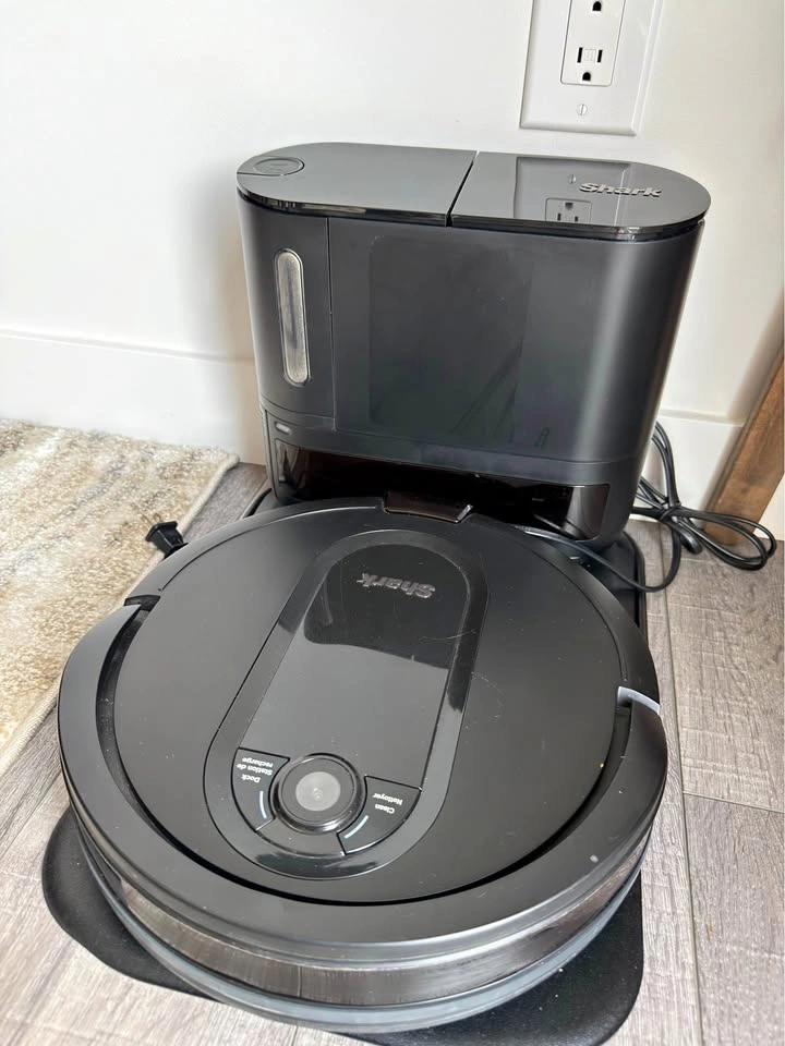 Shark Vacuum Robot