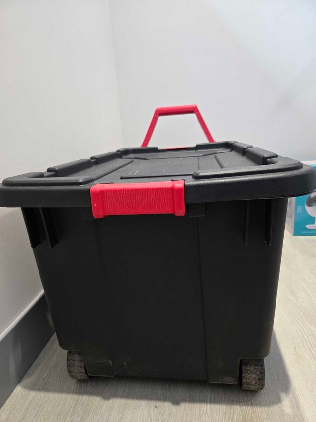 Sterilite 40 Gallon / 150 Liter Wheeled Tote - photo 2