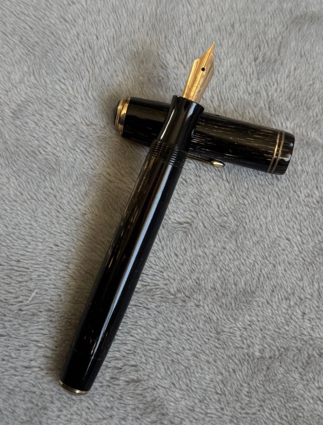 1947 Parker Vacumatic Black Fountain Pen