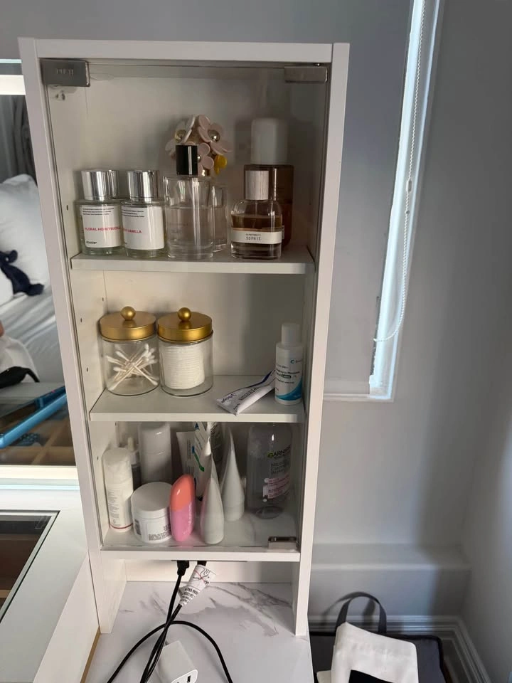 Vanity with Mirror - photo 3