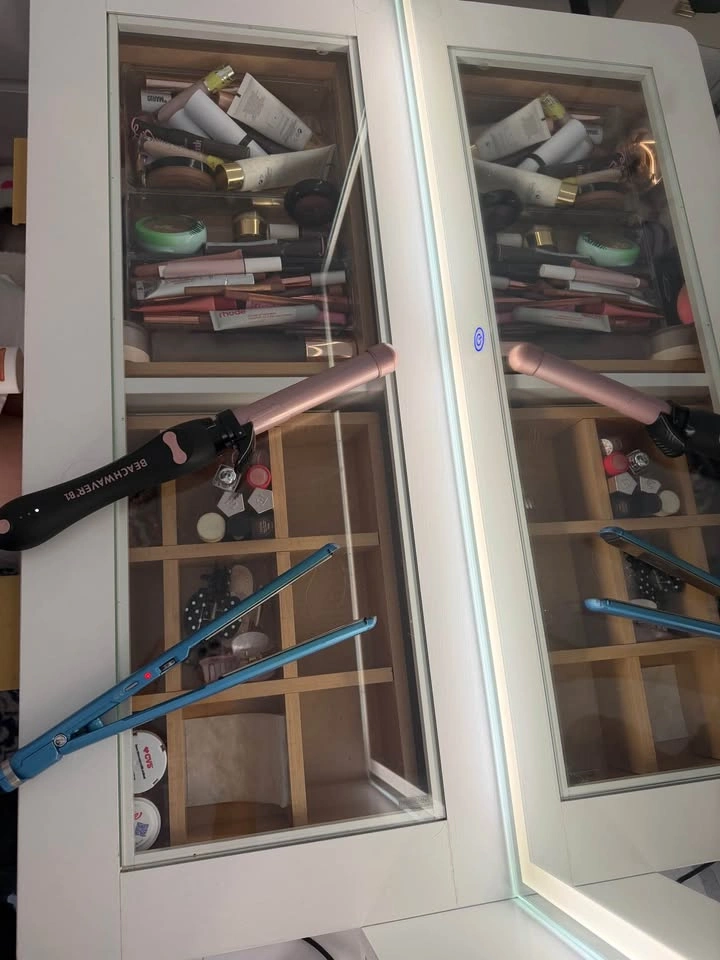 Vanity with Mirror - photo 5