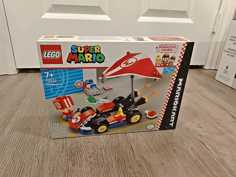 BNIB LEGO Super Mario 72032 Mario Kart Standard Kit