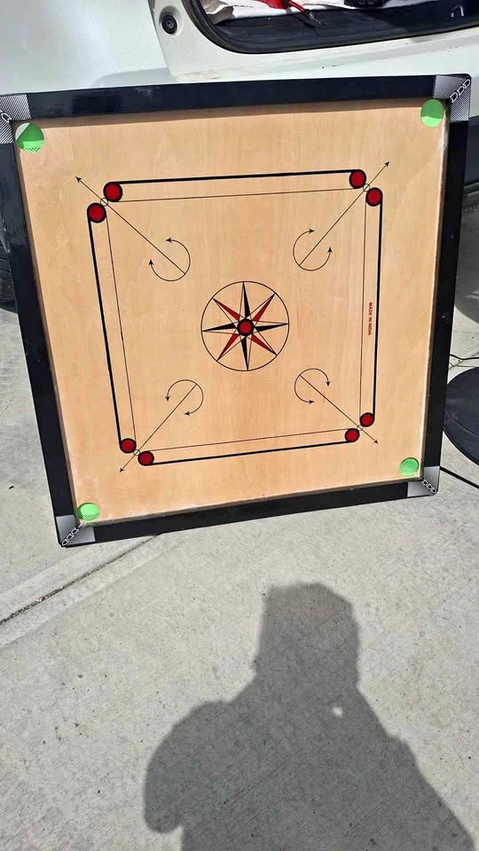 Carrom board