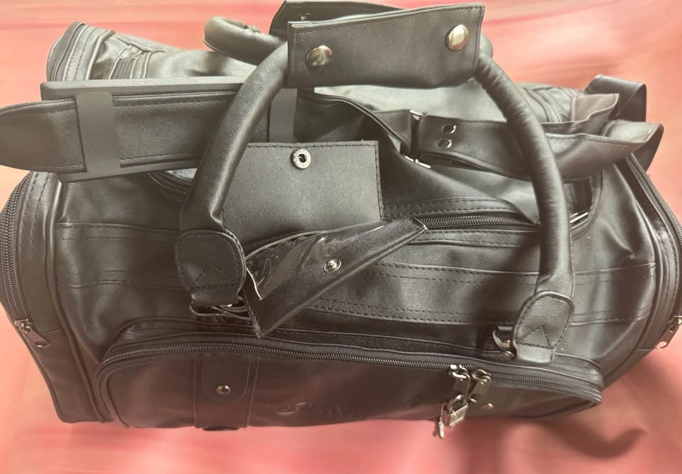 Hyundai Automotive 16” Leatherette Duffle Travel Bag - photo 3