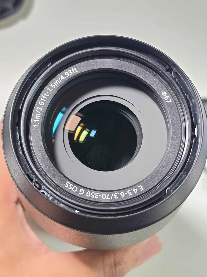 Sony E-Mount APS-C 70-350mm f/4.5-6.3 OSS Telephoto Zoom Lens - photo 2