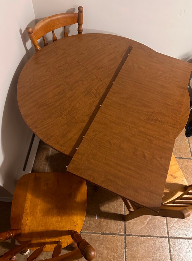 Dining table/ kitchen table