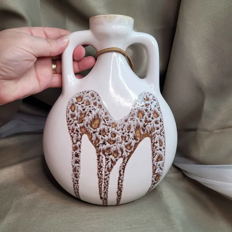 Wall Hanging Pottery Decor 9 1/2" x 7" Vintage image indicator(7)