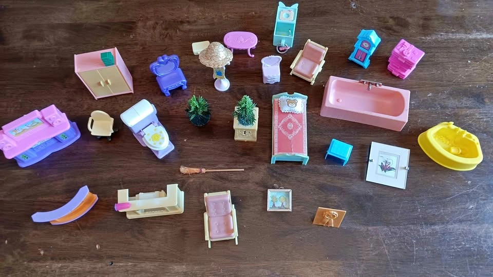 Polly Pocket Polly Hotel Playset with Furniture Accessories