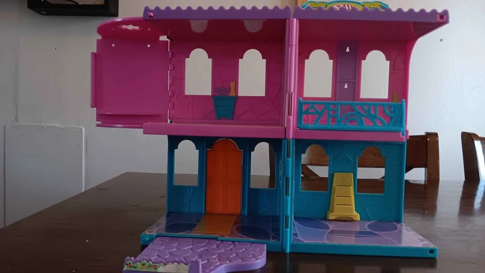 Polly Pocket Polly Hotel Playset with Furniture Accessories - photo 4