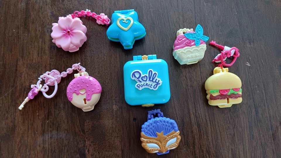 Polly Pocket plus shopkins