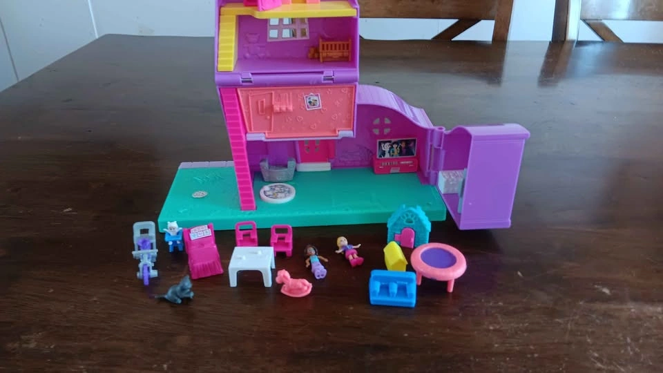 Polly Pocket Pollyville House with Accessories - photo 3