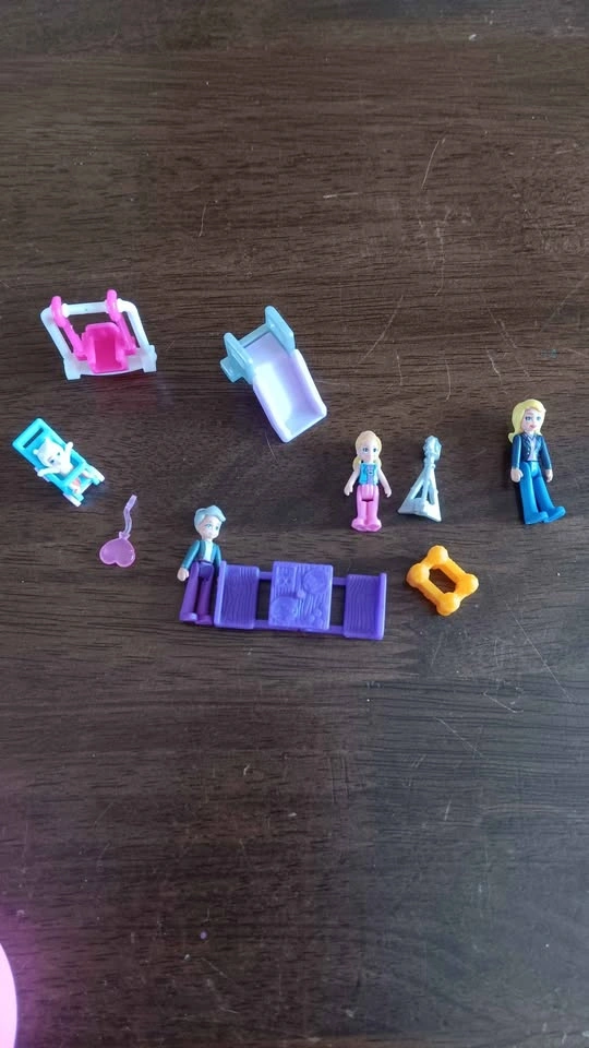 Polly Pocket Heart Compact Playset with Accessories - photo 2