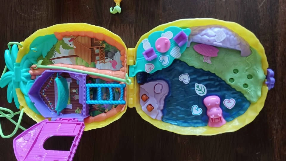 Polly Pocket Tropical Pineapple Wearable Purse Playset - photo 2