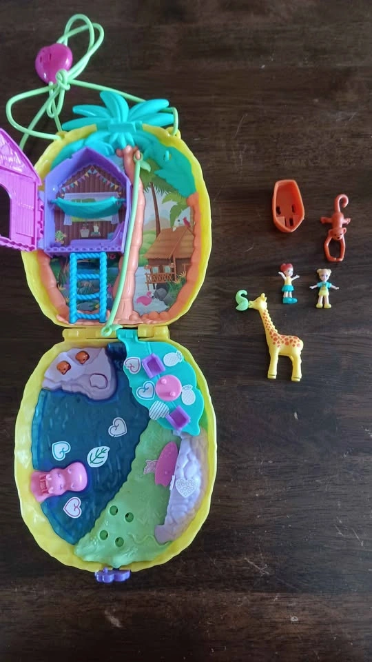 Polly Pocket Tropical Pineapple Wearable Purse Playset - photo 4