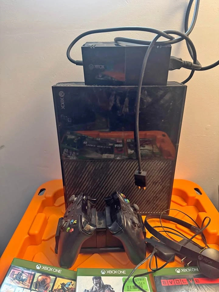 Xbox one console and accessories