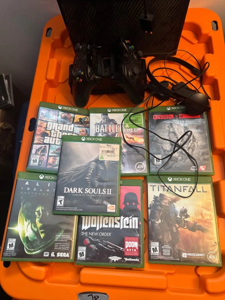 Xbox one console and accessories - photo 2