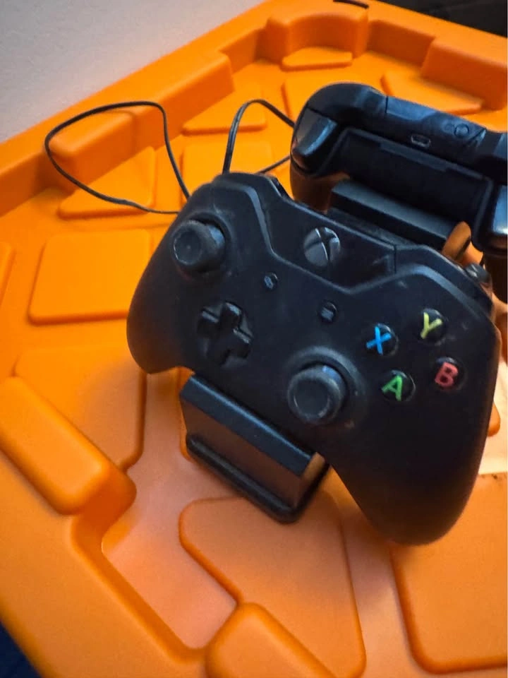 Xbox one console and accessories - photo 3