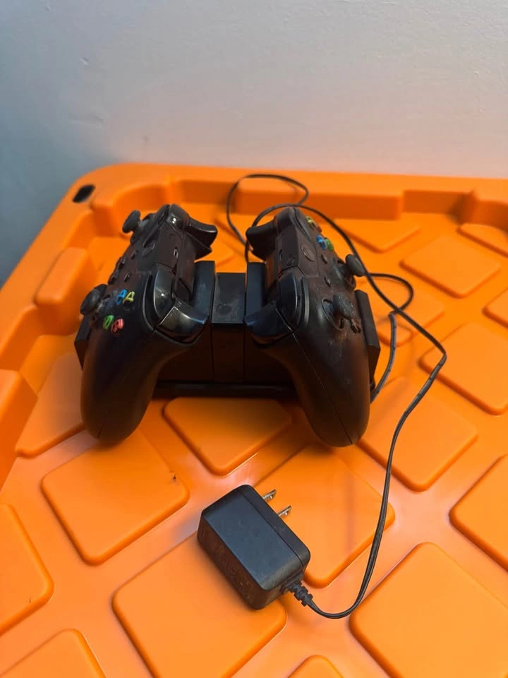 Xbox one console and accessories - photo 5