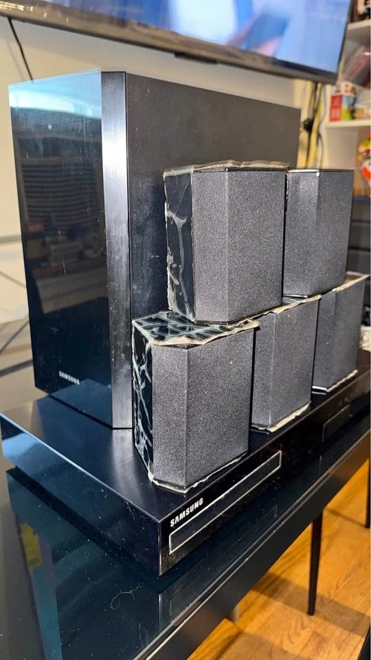 Samsung HT-J4500 Home Theater System
