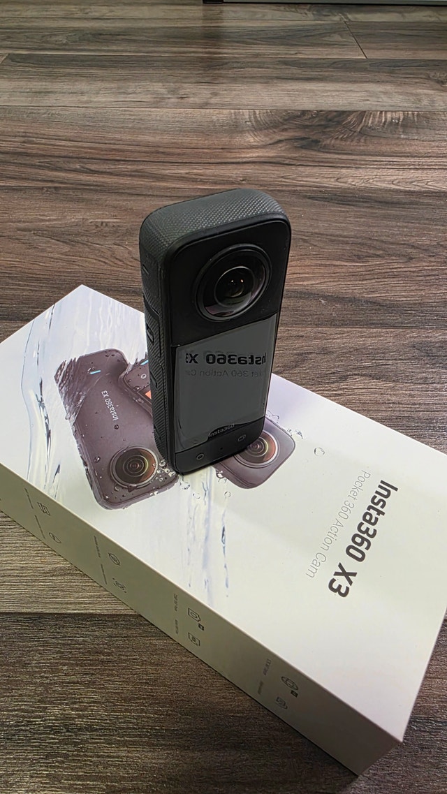 Insta360 X3 : Invisible stick, battery charger, and lens protect - photo 4