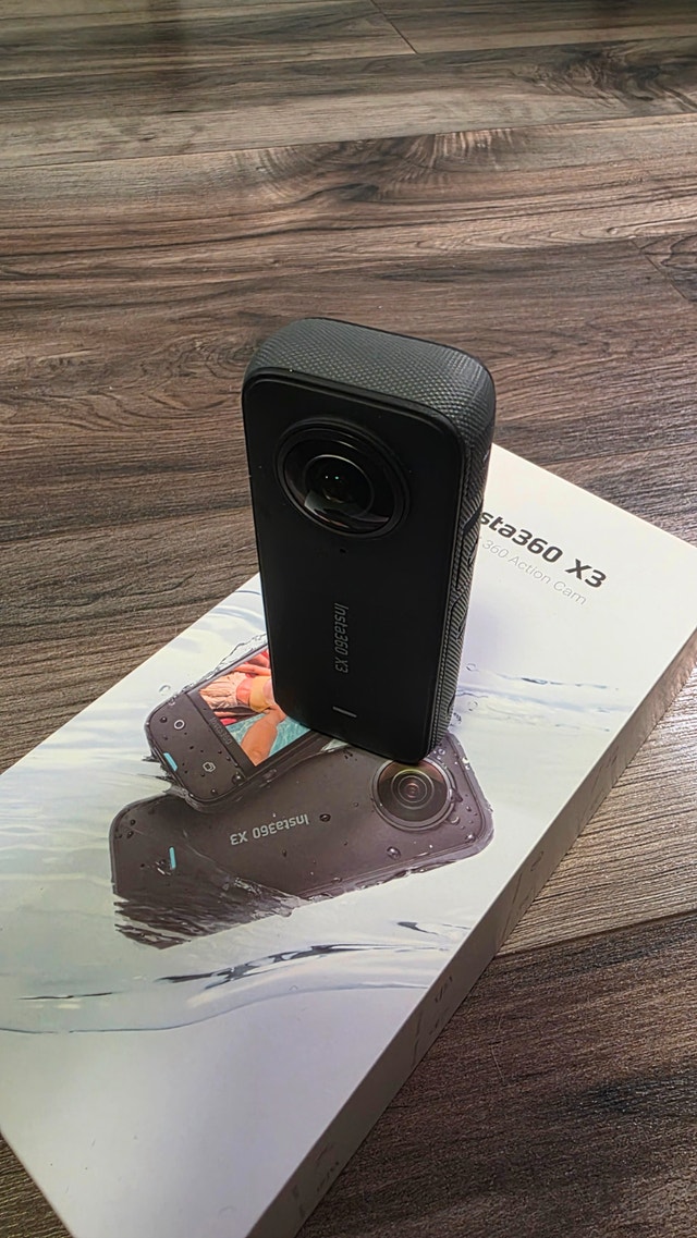 Insta360 X3 : Invisible stick, battery charger, and lens protect - photo 5