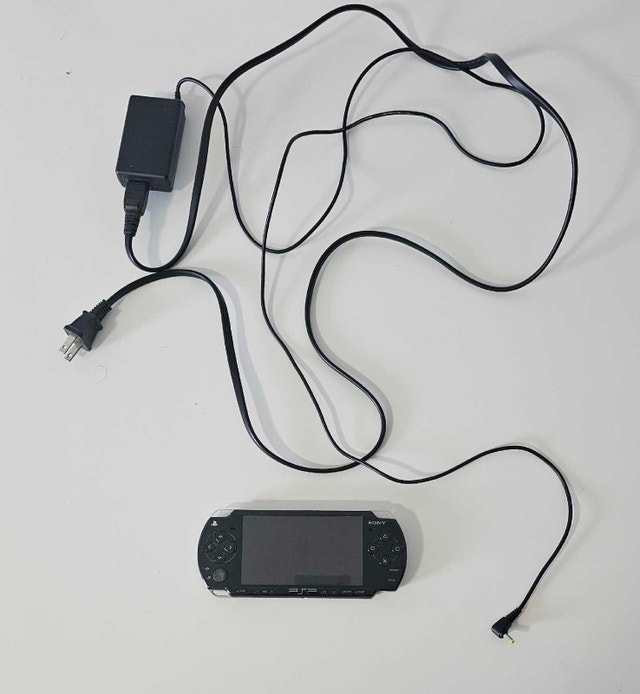 Sony PSP Console + 4 Games - photo 2
