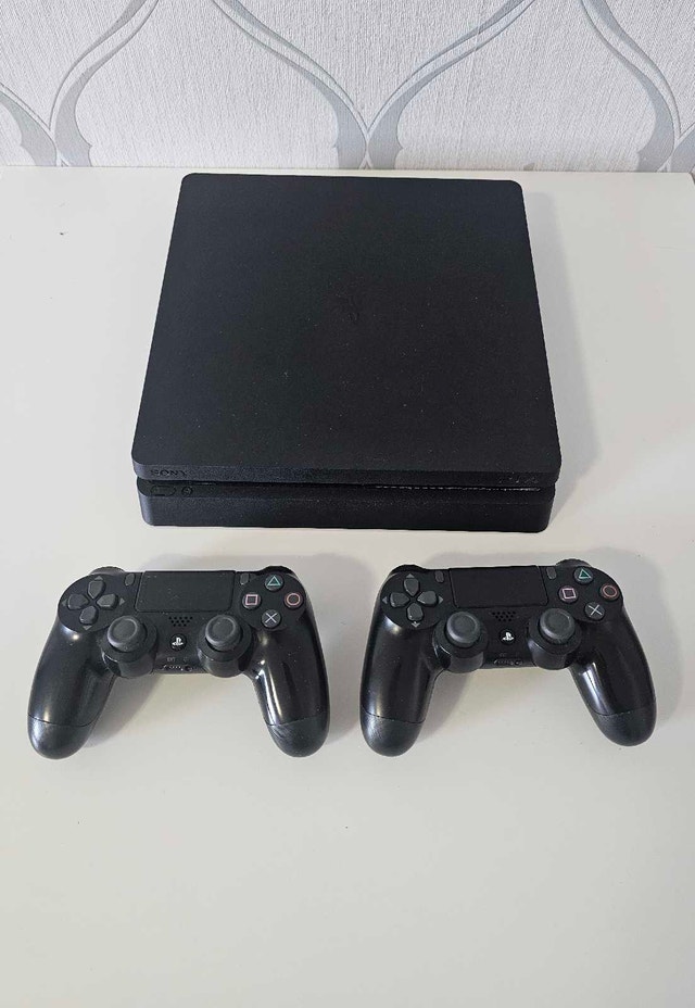 PS4 Console + 2 Controllers + 10 Games – Works, As-Is - photo 2