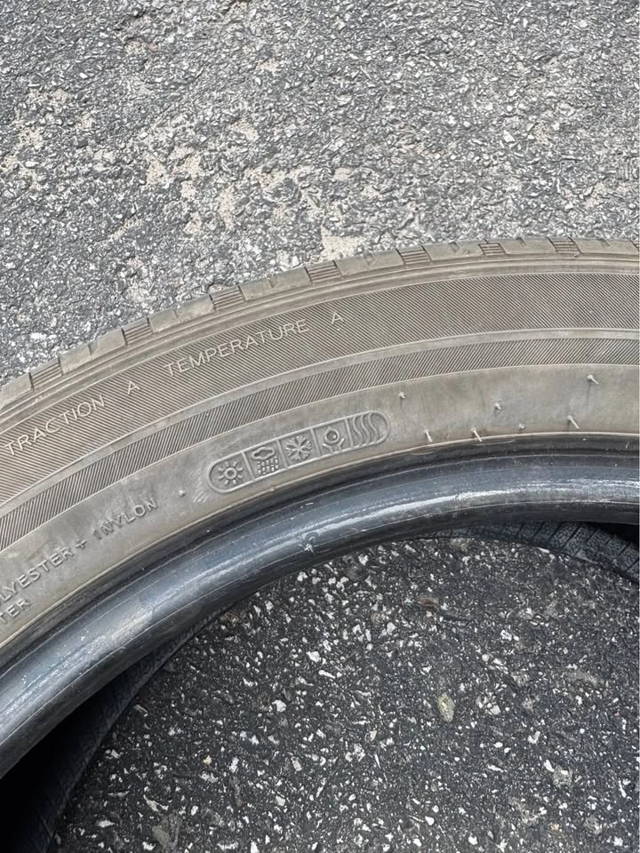 Set of 4 All-Season Tires - 235/45R18 - photo 3
