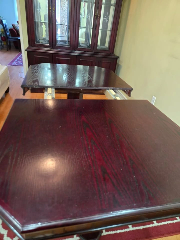 Elegant Extendable Dining Table – Solid Wood - photo 2
