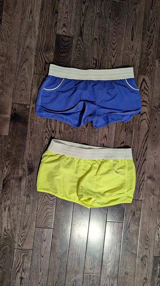 Medium booty Women's Athletic Shorts