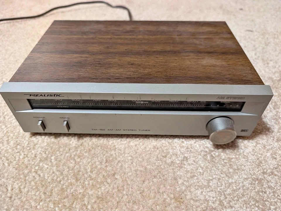 Realistic TM-152 AM-FM Stereo Tuner