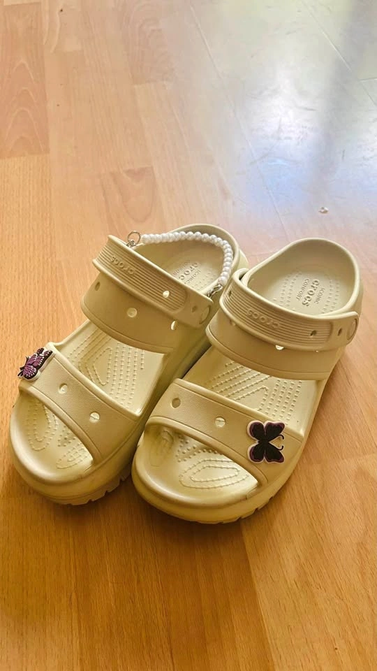 Crocs Mega Crush Sandal Beige size 7 Womens