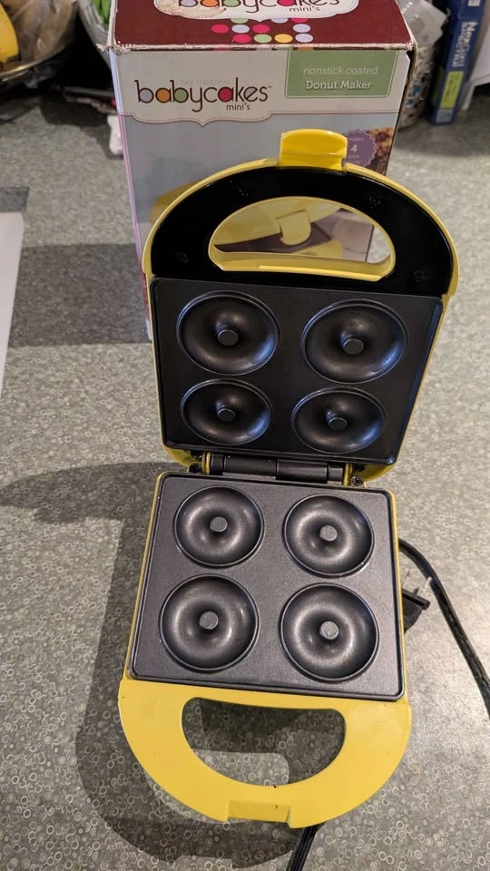 babycakes mini's Yellow Mini Donut Maker - photo 5