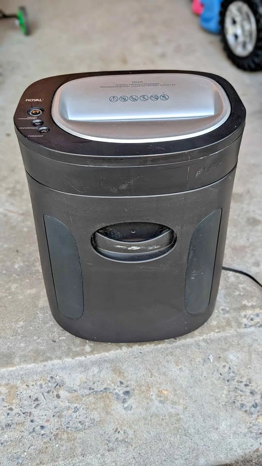 Royal 1212X Paper Shredder