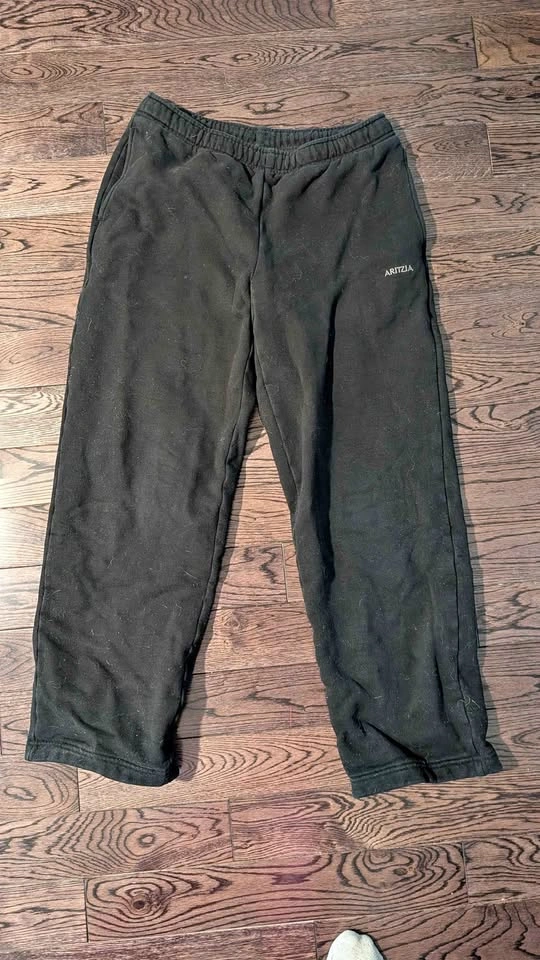 Aritzia black sweatpants size Small