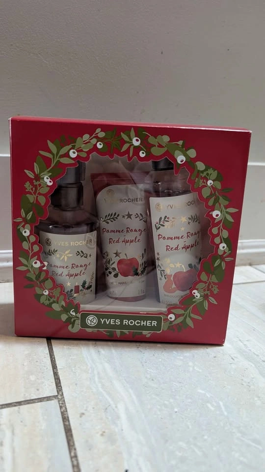 NEW Yves Rocher Red Apple Bath Collection Gift Set + FREE Candle - photo 2
