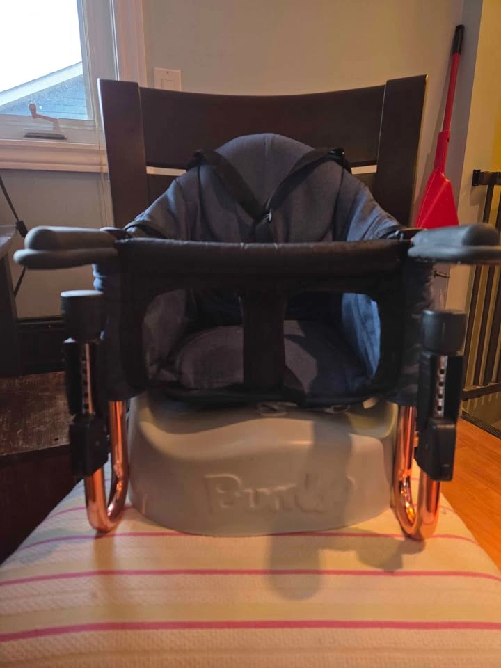 Portable hanging high chair - photo 2