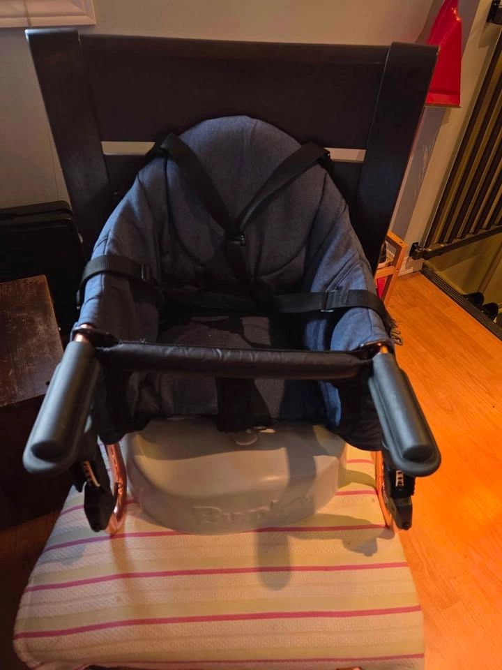 Portable hanging high chair - photo 4