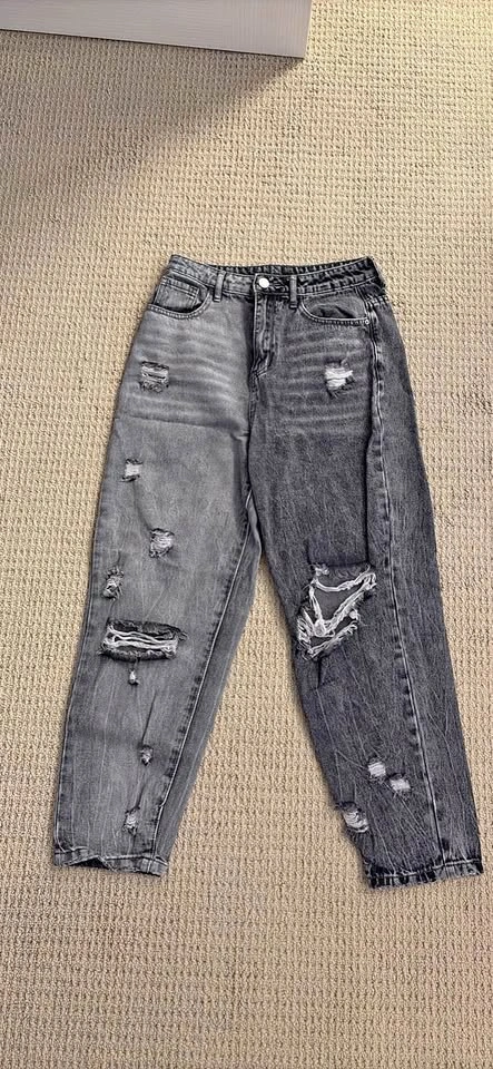 SHEIN- Boyfriend distressed jeans size S
