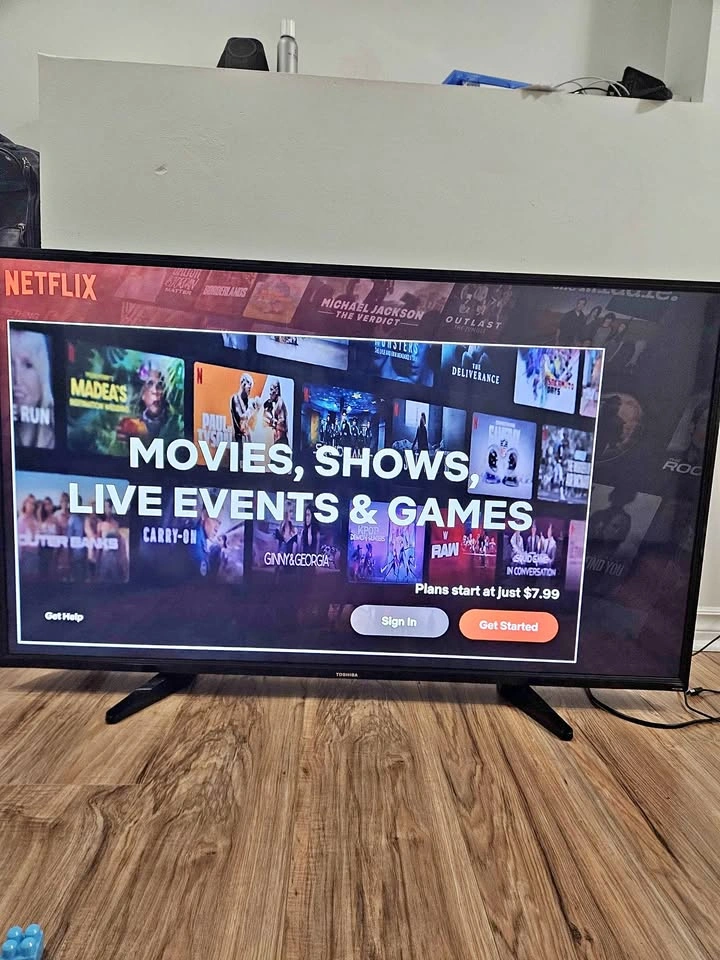 TOSHIBA SMART TV 49"
