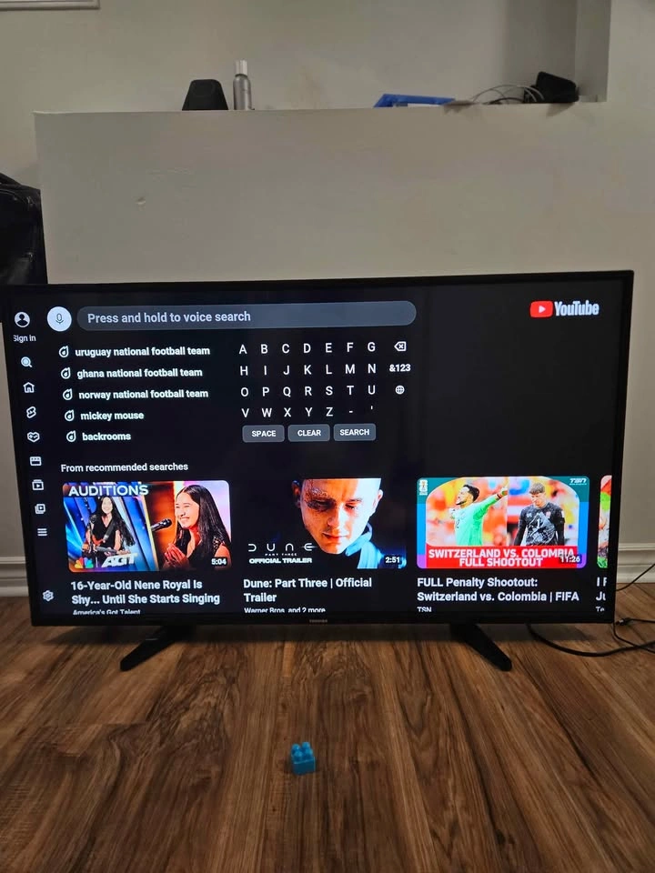 TOSHIBA SMART TV 49" - photo 4
