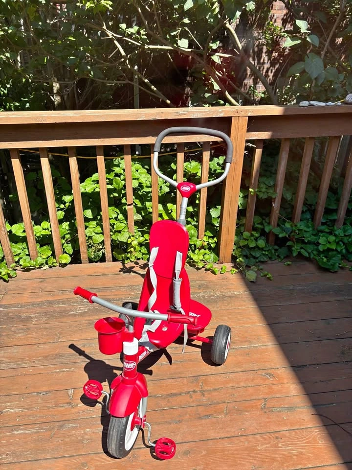 Radio Flyer Steer & Stroll Toddler Tricycle! Excellent Condition